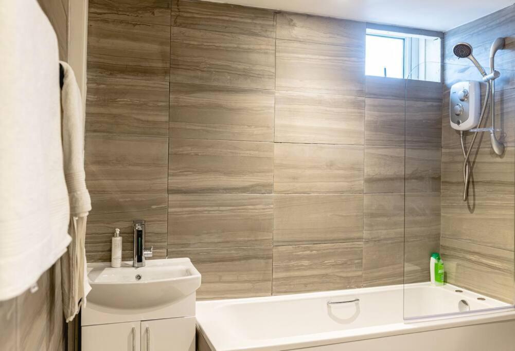 2 Bed With Free Parking Lejlighed London Eksteriør billede
